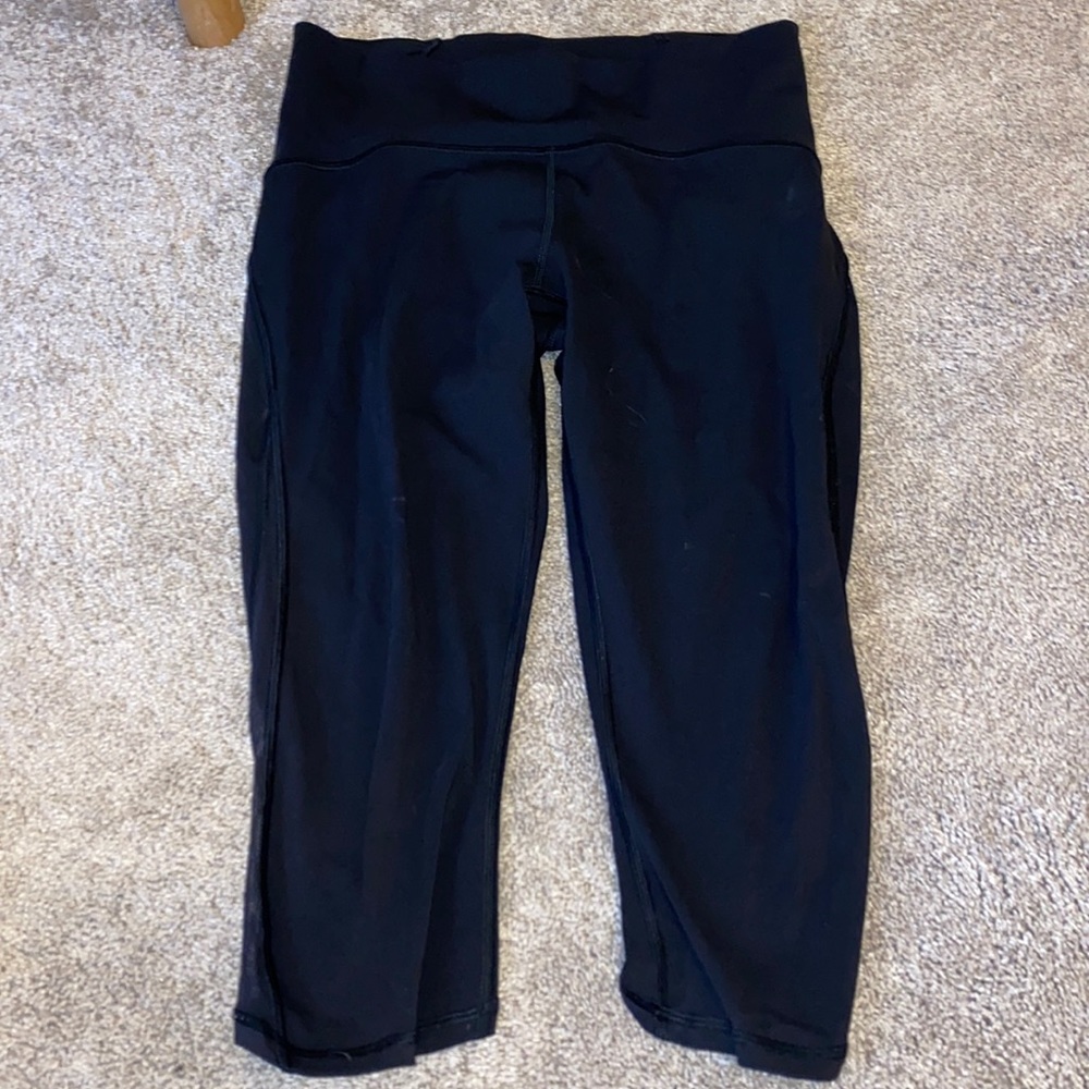 Black Lululemon cropped mesh leggings